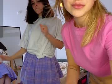 couple
        click_start cam image #3282278