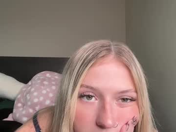 girl
        prettiestprincess cam image #4527042