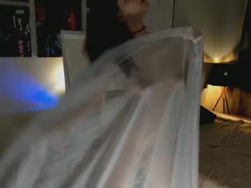 girl
        tate_west cam image #3042510
