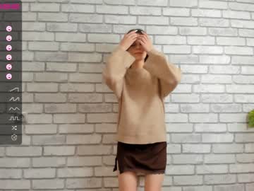 girl
        carolynjacquelins cam image #195492