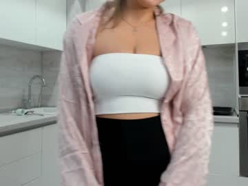 girl
        brittcubitt cam image #2380287