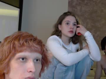couple
        alyx1 cam image #2564727