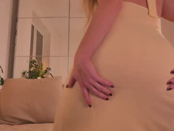 girl
        saltedhoney cam image #3551328