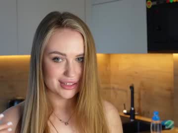 girl
        adele_blonde cam image #2787541