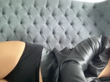girl
        eatmypie69 cam image #1691197