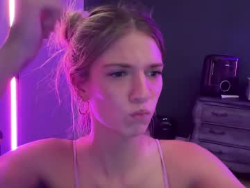 girl
        oliviahansleyy cam image #3558268