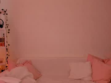 girl
        madeline_jackson cam image #2269593