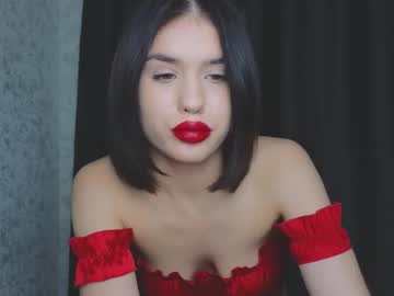 girl
        mia__lunaa cam image #3451587