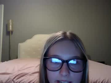 girl
        lilly_starrr cam image #3457592