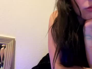 girl
        chrissy_moore cam image #1906520