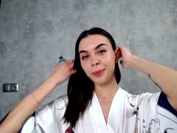 girl
        nika_lodge cam image #505425