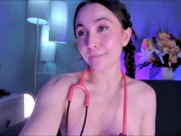girl
        littlee33 cam image #1736711