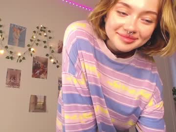 girl
        adelewilson__ cam image #1537924