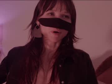 girl
        chaturbatable cam image #2154703