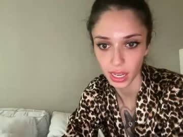 girl
        ariacutiee cam image #1034027