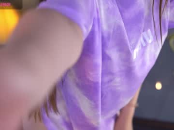 girl
        bellacle cam image #3113430