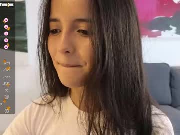girl
        raychell_black cam image #1429472