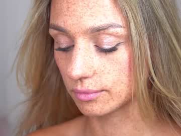 girl
        artease cam image #3055801