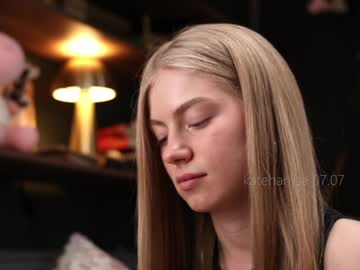 girl
        kateharrise cam image #3027315