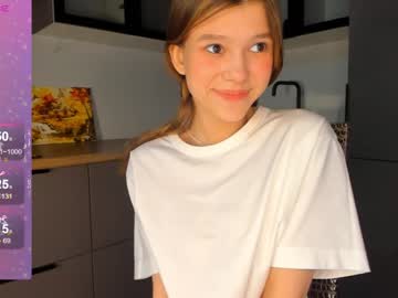 girl
        sloanesharp cam image #2899503