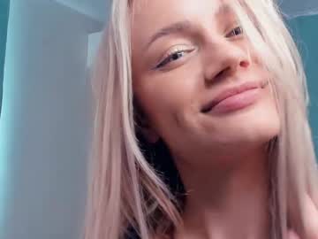 girl
        keeleyellick cam image #3199245