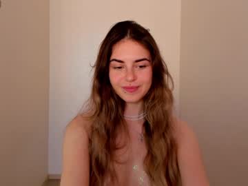 girl
        emmycrystal_ cam image #2725630