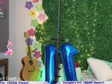 girl
        claireity cam image #4400040