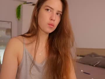 girl
        fazeyj cam image #4309816