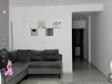girl
        lovelybianca_ cam image #3235397