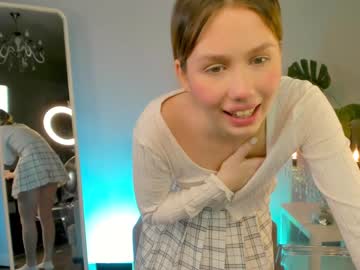 girl
        yohji_yamamotoo cam image #328780