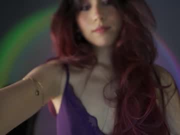 girl
        greeny_mat cam image #4315823
