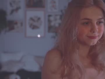 girl
        hannasthesia cam image #3700393