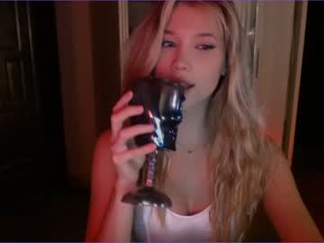 girl
        bitter_moon cam image #209289
