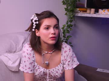 couple
        emiliacourtney cam image #2736508