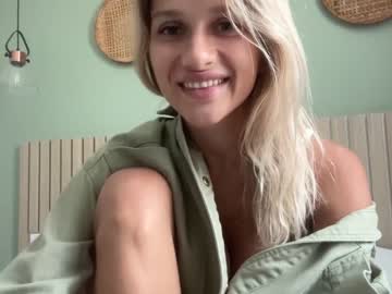 girl
        blair_fox cam image #2264561