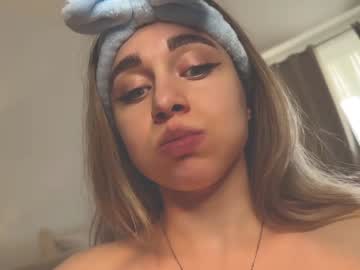 girl
        tatti_1 cam image #3735338