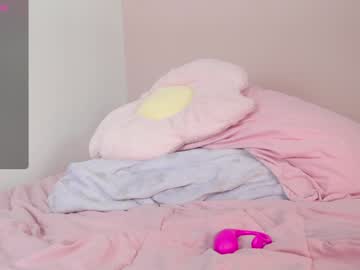 girl
        little_effy18_ cam image #3192683