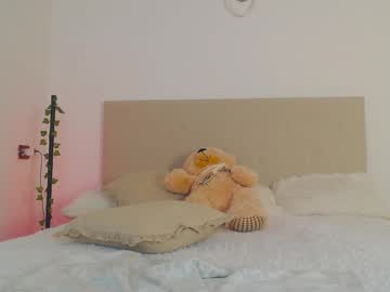 girl
        natural_meri_ cam image #3736320