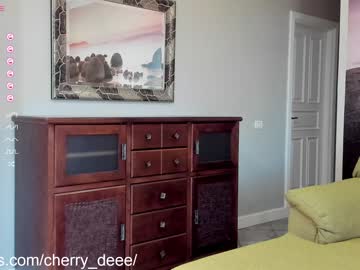 girl
        cherry_deee cam image #1543922
