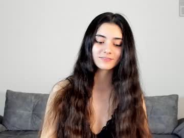 girl
        emma_cleves cam image #495759