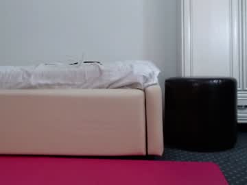 girl
        carmela_fox cam image #136605