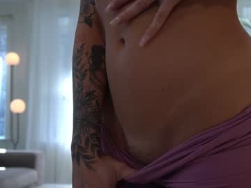 girl
        lace___ cam image #2382459