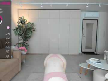 girl
        oki_dokie cam image #1231119