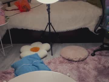 girl
        chery_lady22 cam image #2446347