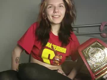 girl
        lizzyylovesick cam image #3273311