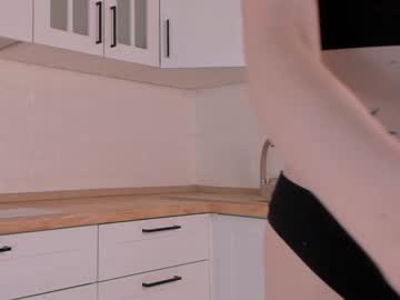 girl
        loribanks cam image #768153