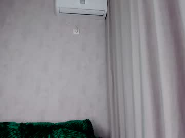 girl
        bboobscarol_ cam image #192992
