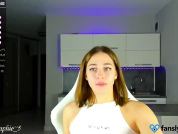 girl
        sophie_5 cam image #110350
