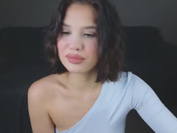girl
        mia__lunaa cam image #3158184