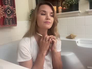 girl
        phoenix_taylor cam image #1900839